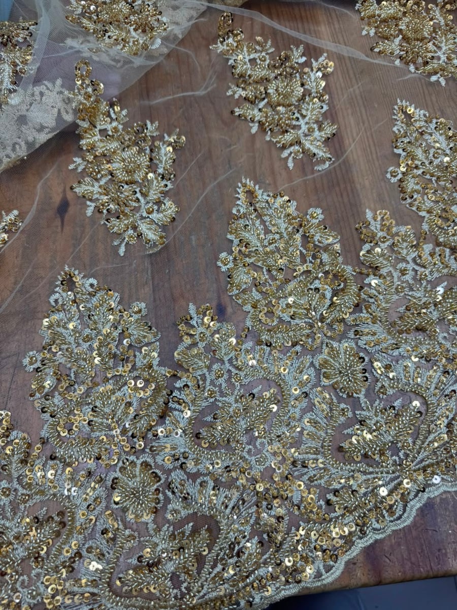 Tulle Brodé Sequin Doré (au mètre)
